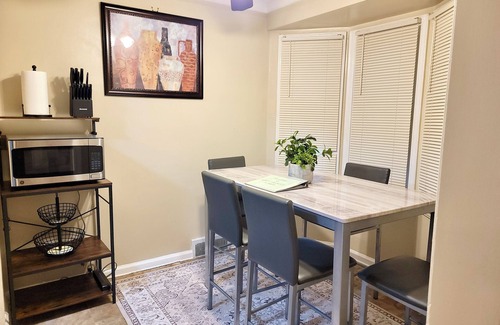 Detroit Casa | Comfy 3 Bedroom Detroit Getaway-