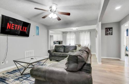 Bridge City Casa | Comfy 3 bedroom home w/fenced yard