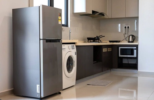 Johor Bahru Apartamento | Comfy 3BR Apt in Danga Bay, FREE Parking, Sea View