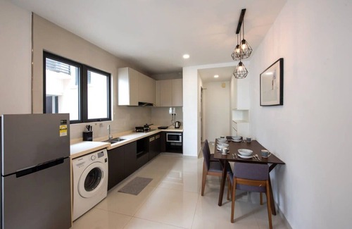 Johor Bahru Apartamento | Comfy 3BR Apt in Danga Bay, FREE Parking, Sea View