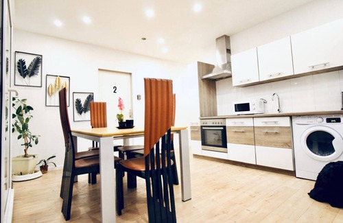 Leopoldstadt Apartamento | Comfy 4BR Apartment with Terrace in Great location