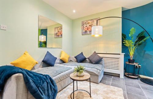 Ferndale Casa | Comfy 4BR House close to Subway