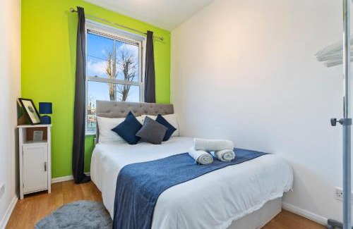 Ferndale Casa | Comfy 4BR House close to Subway
