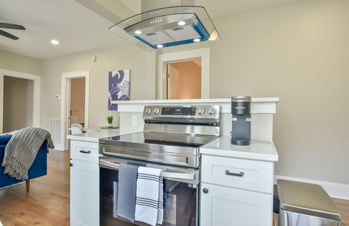 East Durham Casa | Comfy 6 Bedroom home w/ two living spaces close to downtown!
