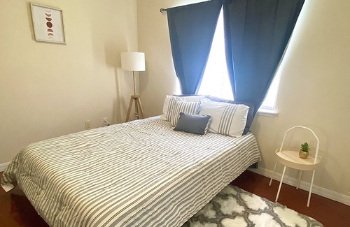 Vista East Casa | Comfy and Cozy Private Room / Free Parking / Close to Airport & Shopping Centers