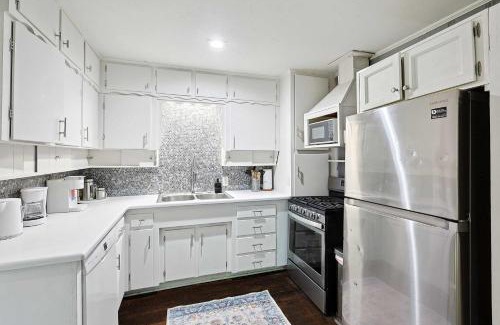 Fort Worth Casa | Comfy and Modern Holiday Lofts in FW