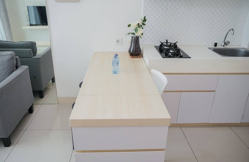 Cikokol Apartamento | Comfy and Tidy 1BR Apartment at Tree Park City BSD