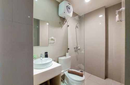 Cikokol Apartamento | Comfy and Tidy 1BR Apartment at Tree Park City BSD