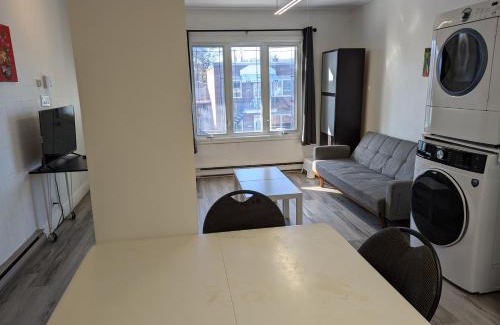 Ville-Emard Apartamento | Comfy apartment close to Metro Monk station with self check in