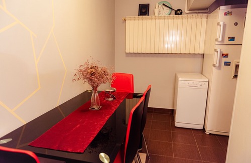 Bucharest City-Centre Apartamento | Comfy Apartment with Private Parking and Netflix