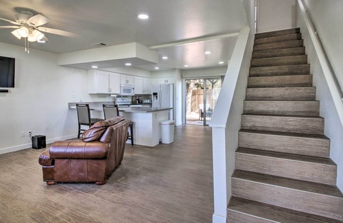 Country Rose Casa | Comfy Bakersfield Townhome - Fire Pit & Patio
