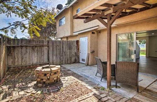 Country Rose Casa | Comfy Bakersfield Townhome - Fire Pit and Patio