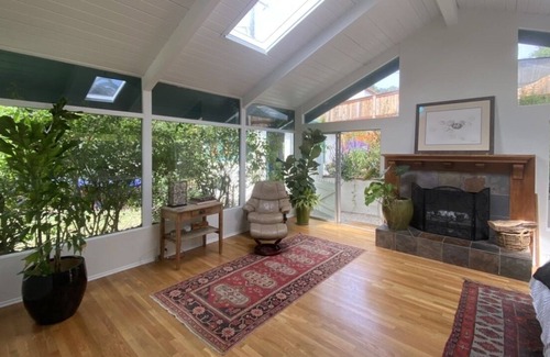 Las Positas Casa | Comfy beach house just blocks from one of Santa Barbara’s best beaches.