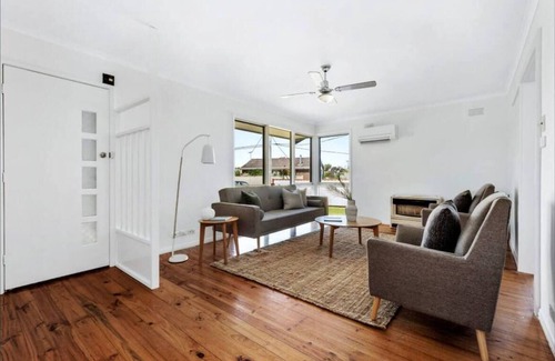 Grovedale Casa | Comfy bed Quiet Neighbourhood