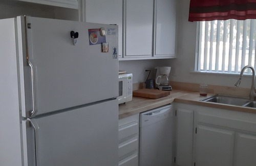 Redlands Casa | Cómoda, central 2BD, 2BA artista Incl. Oficina