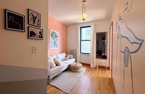Queens Casa | Comfy Clean 2BR 1BA Home- 15 mins to Times Square!