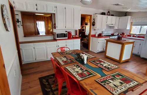 Pinetop-Lakeside Casa | Comfy Cozy Forest Home/ Rainbow Lake Neighborhood