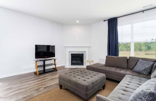 Northwest Casa | Comfy & Cozy home ~20mins from Wilmington & 35-45 from beaches