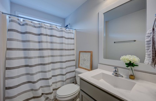 Northwest Casa | Comfy & Cozy home ~20mins from Wilmington & 35-45 from beaches