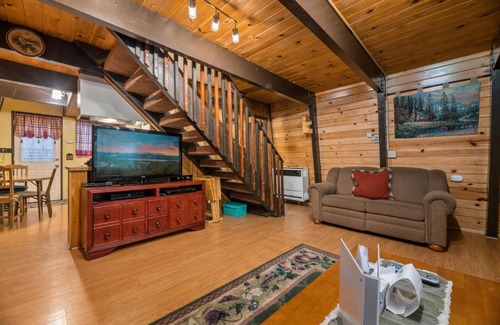 Big Bear Lake Casa | Comfy Cubby - Cozy mountain home in a great location near Bear Mountain Ski Resort