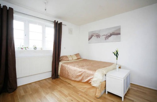 Leyton Cama Y Desayuno | Comfy Double Room Near the Underground