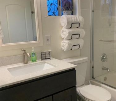 Hayward Apartamento | Comfy Family Apartment Home Free Parking Wi-fi