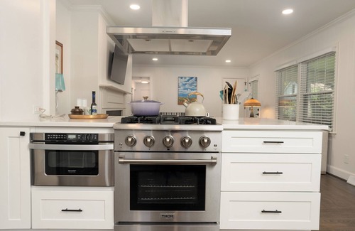 Green Valley Casa | Comfy family or multi couple retreat. Near Friendly Center, Tanger, Downtown!