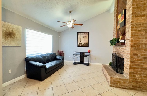 Clodine Casa | Comfy Haus at West Oaks Houston