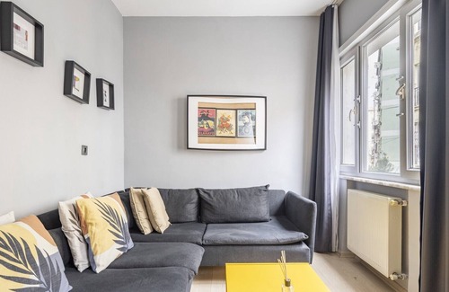 Cihangir Apartamento | Comfy Home with Backyard in Cihangir