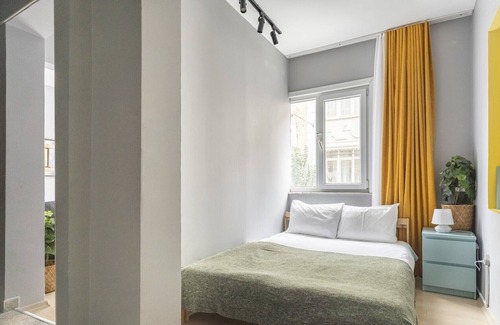 Cihangir Apartamento | Comfy Home with Backyard in Cihangir
