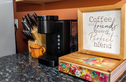 Carlton Casa | Comfy Home in the heart of wine country. Walk to wine tasting, Pet Friendly.