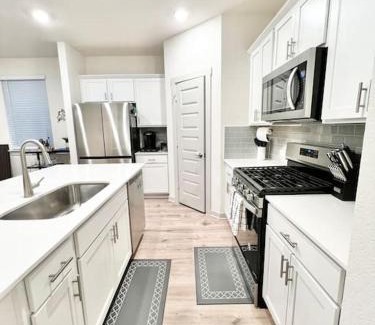 McNeil Casa | Comfy Home mins from Downtown, UT, Domain & Rodeo