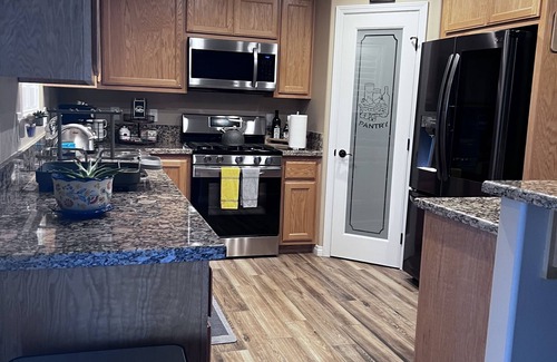 Apple Valley Casa | Comfy Home/Travel Nurse/Work/Long Stays/Vacation Stays.