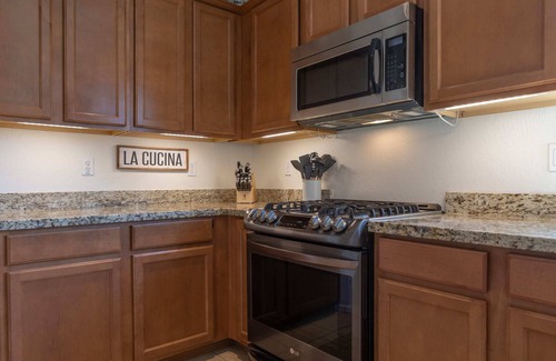 Bell West Ranch Casa | Comfy House, Private Backyard w/ Pool, BBQ, Citrus