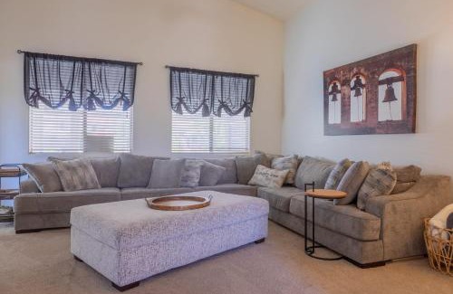 Bell West Ranch Casa | Comfy House Private Backyard with Pool BBQ Citrus