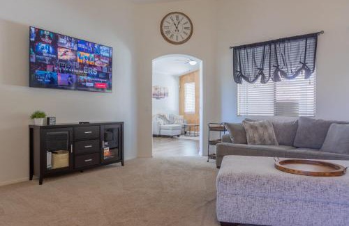 Bell West Ranch Casa | Comfy House Private Backyard with Pool BBQ Citrus