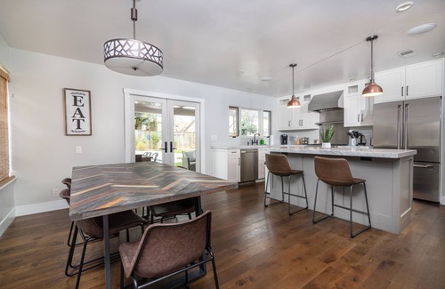 Elk Grove Casa | Comfy House W/ Big Pool / hot tub !!!