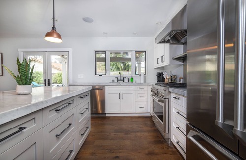 Elk Grove Casa | Comfy House W/ Big Pool / hot tub !!!