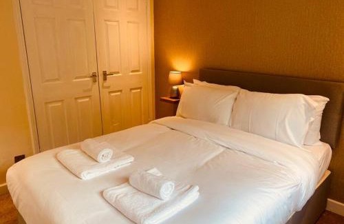 Pentwyn Casa | Comfy House with Parking for Multiple Vehicles