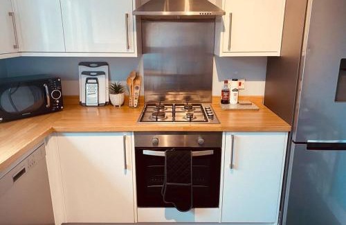 Pentwyn Casa | Comfy House with Parking for Multiple Vehicles