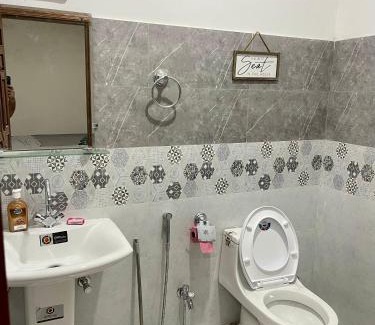 Fatehjang Apartamento | Comfy hushed space 1 wud love