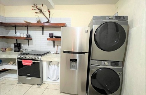 Chimaltenango Apartamento | COMFY. Washer and dryer,full kitchen,Internet, Netflix,