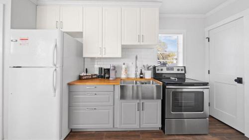 Riverside Heights Casa | Comfy Modern Farmhouse Cottage w/Private Patio!