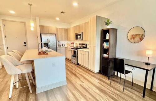 Deerwood Apartamento | Comfy Modern King Bed Pool Near Mayo Town Center
