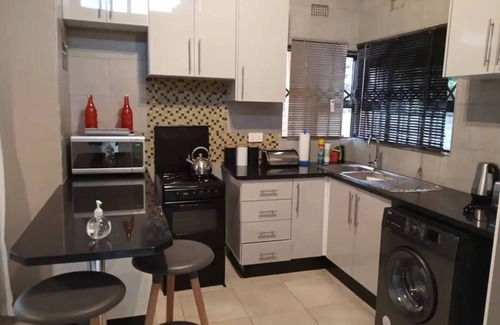 Harare Apartamento | Comfy, modern, stylish furnished cottage - 2174