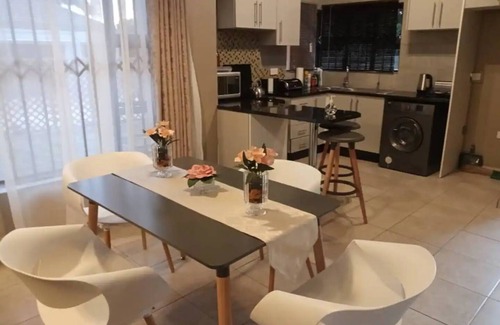 Harare Apartamento | Comfy, modern, stylish furnished cottage - 2174