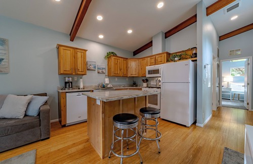 Trinidad Cabina | Comfy oceanside retreat, forested creekside setting, expansive grounds over ocean bluffs