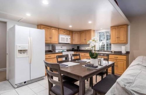 Madrona Casa | Comfy & Private 1 bedroom Guest House in Torrance