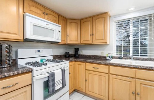 Madrona Casa | Comfy & Private 1 bedroom Guest House in Torrance
