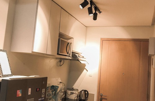 Novaliches Condominio | Comfy Queen bed + Pull-out, Netflix, Mall Nearby